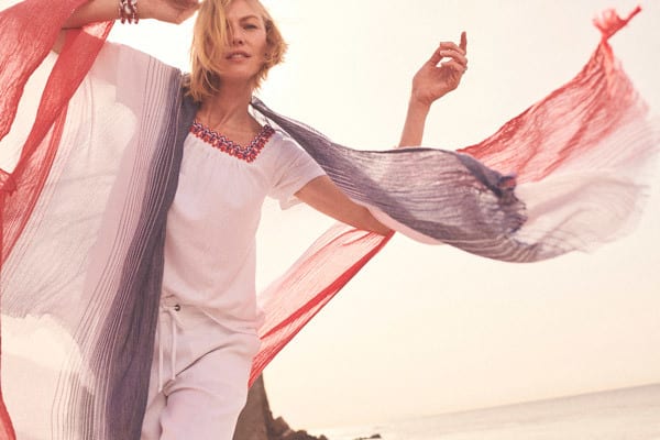 People in nature, Shoulder, Smile, Textile, Gesture, Happy, Pink