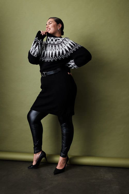 Flash photography, Joint, Leg, Sleeve, Waist, Knee, Thigh
