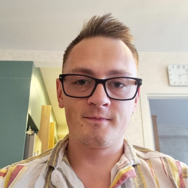 Selfie of man with glasses and striped shirt.