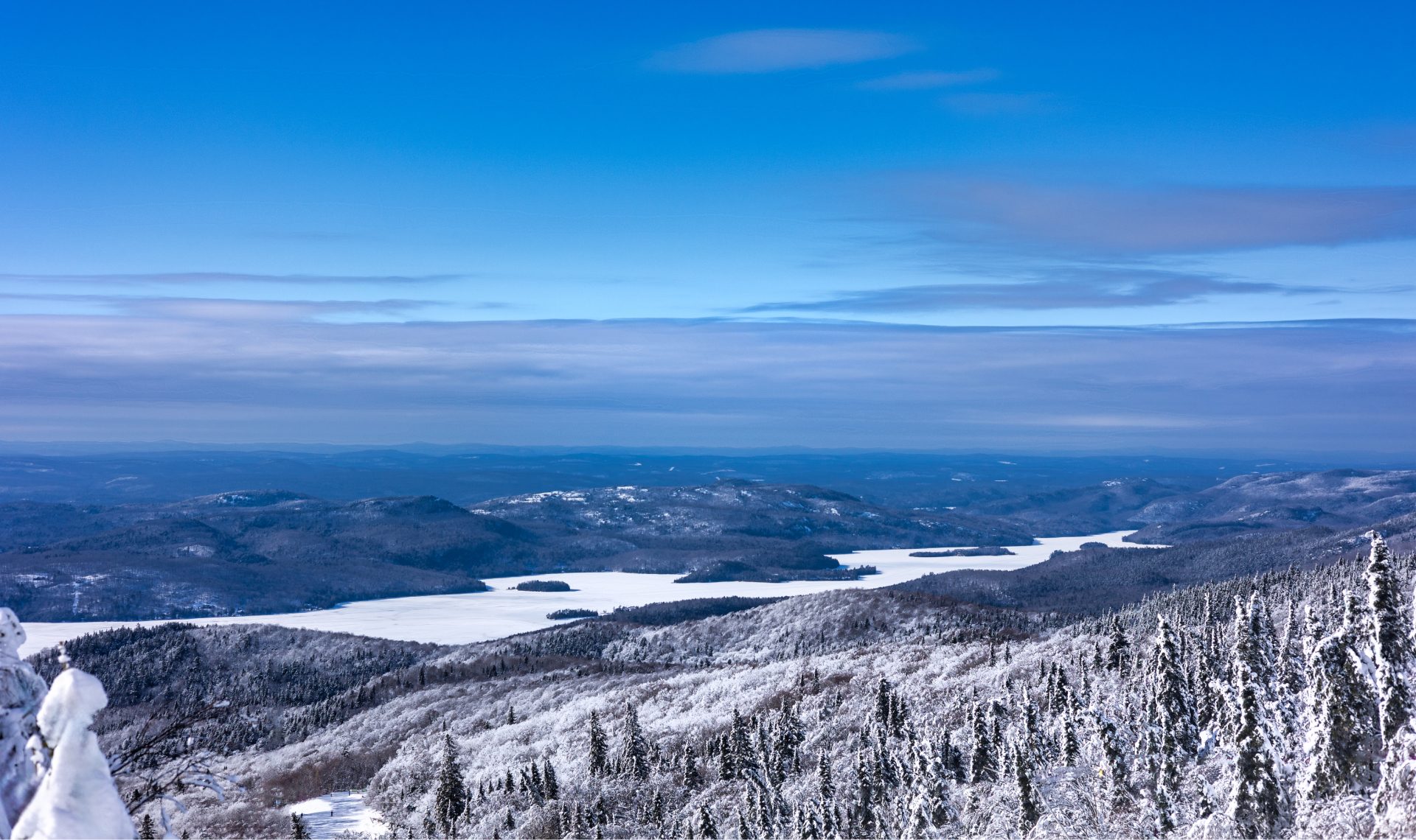 Natural landscape, Ice cap, Atmospheric phenomenon, Cloud, Sky, Snow, Mountain, Slope, Water, Highland