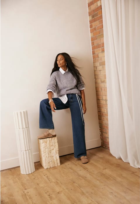 Smile, Leg, Sleeve, Wood, Comfort, Flooring
