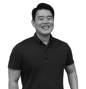 Polo shirt, Smile, Neck, Jaw, Sleeve, Gesture, Collar, Elbow