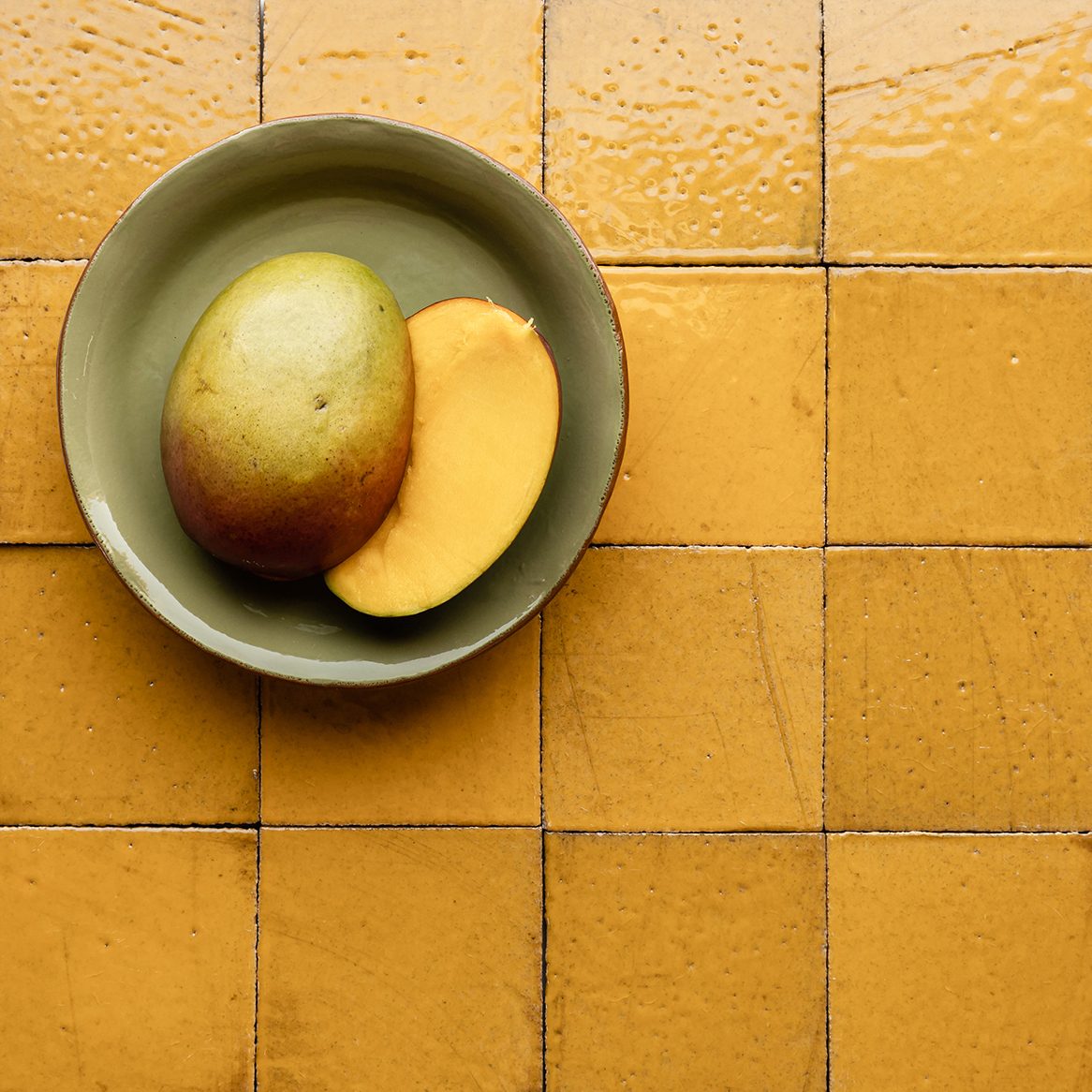 Staple food, Tableware, Dishware, Galia, Ingredient, Serveware, Wood