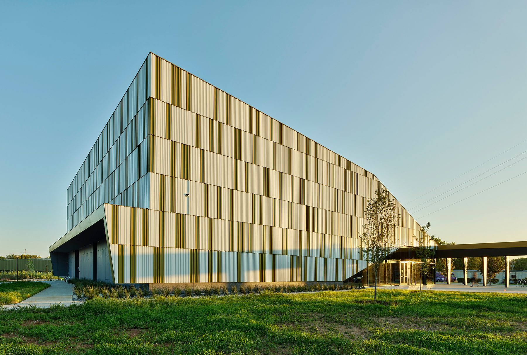 Urban design, Sky, Building, Plant