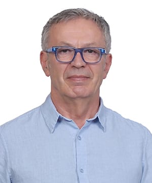 Vision care, Dress shirt, Glasses, Forehead, Nose, Face, Cheek, Eyebrow, Sleeve, Gesture