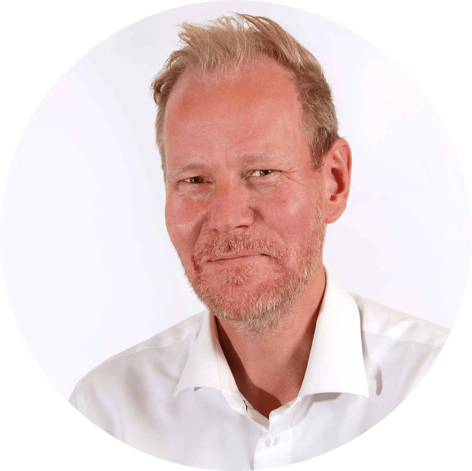 Dress shirt, Forehead, Nose, Cheek, Chin, Eyebrow, Beard, Jaw, Collar, Ear