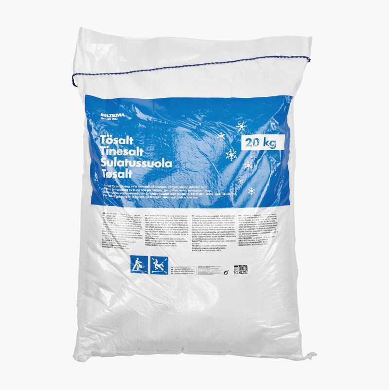 White 20 kg bag of de-icing salt with a blue label.