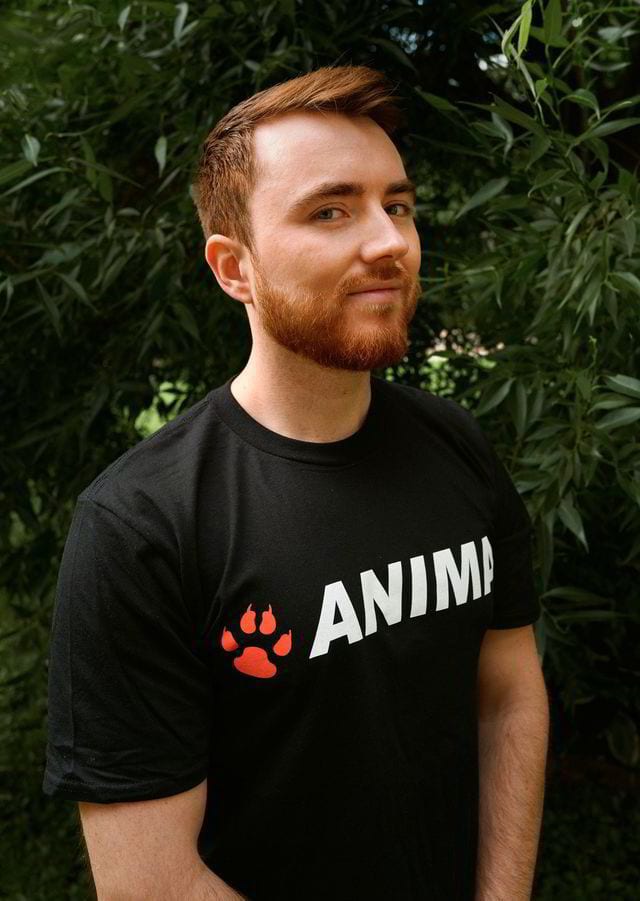 Facial hair, Clothing, Forehead, Chin, Beard, Plant, Jaw, Neck, Sleeve, T-shirt