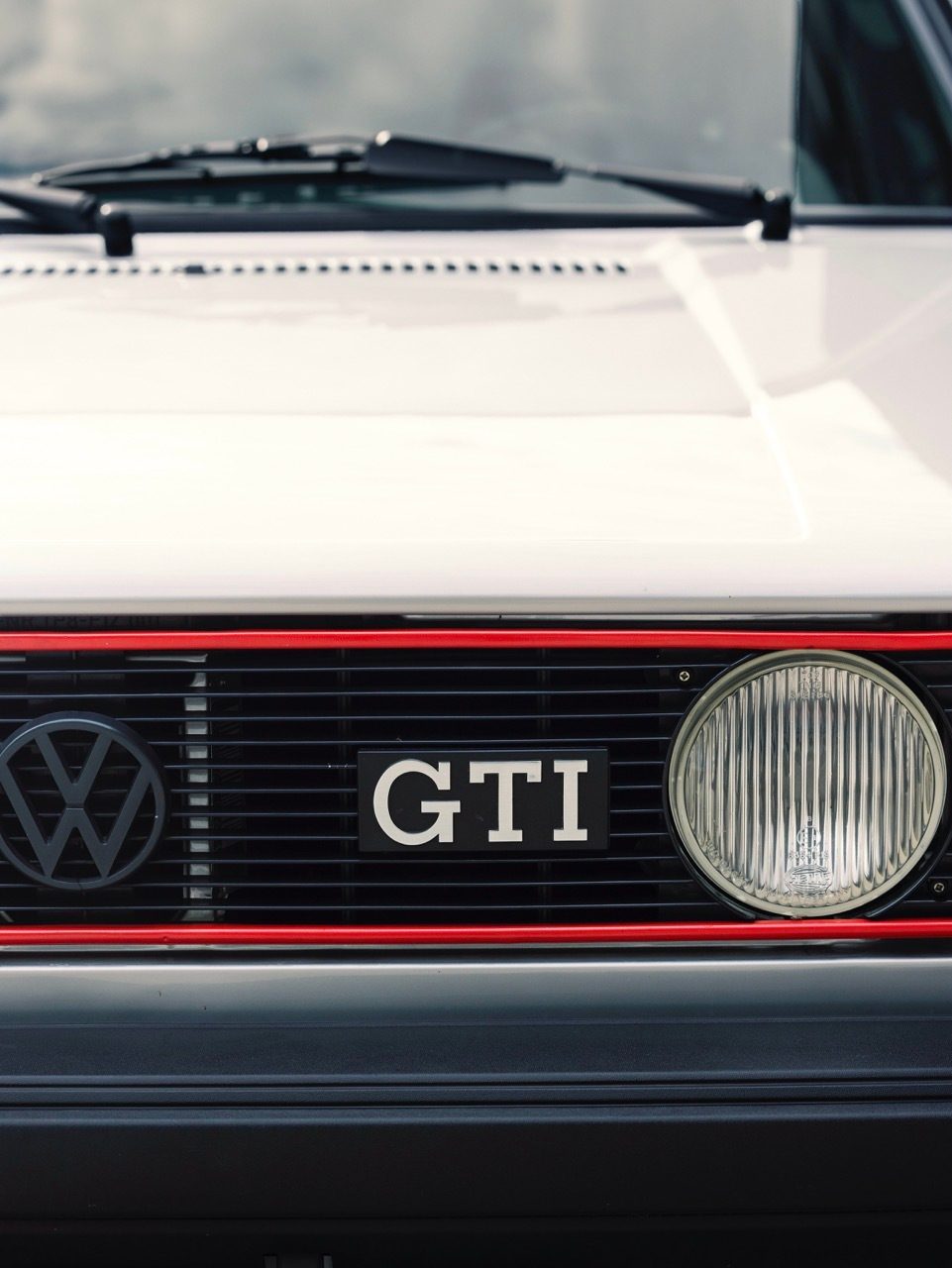 Personal luxury car, Automotive lighting, Motor vehicle, Grille, Hood, Bumper