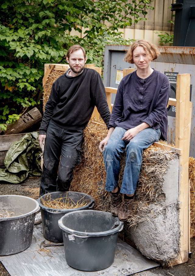 Jeans, Smile, Plant, Wood
