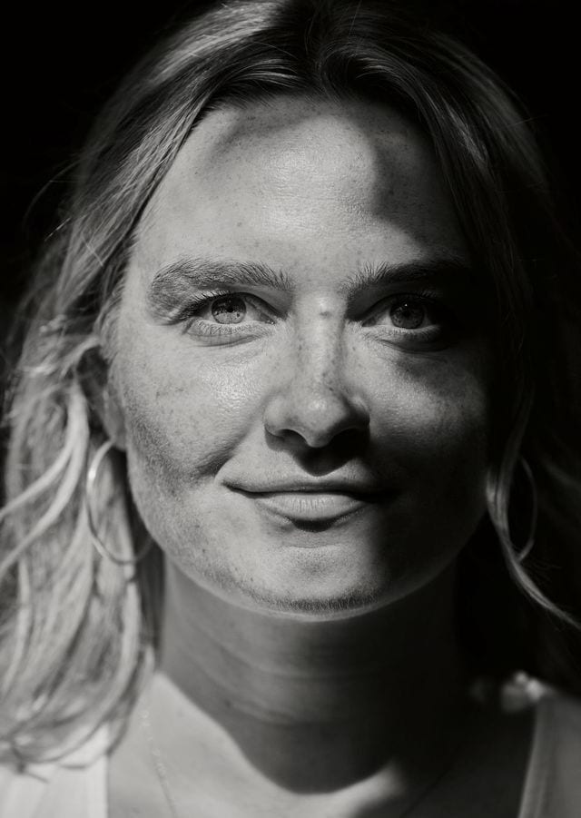 Flash photography, Forehead, Nose, Cheek, Skin, Lip, Mouth, Eyelash, Jaw, Iris