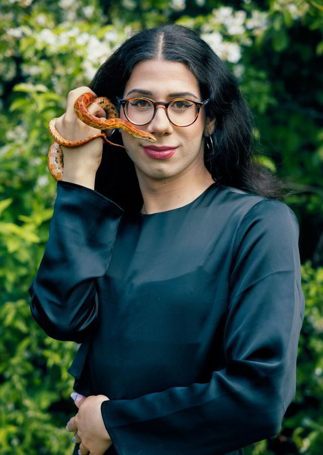 People in nature, Vision care, Face, Glasses, Hair, Lip, Smile, Hairstyle, Shoulder, Eye