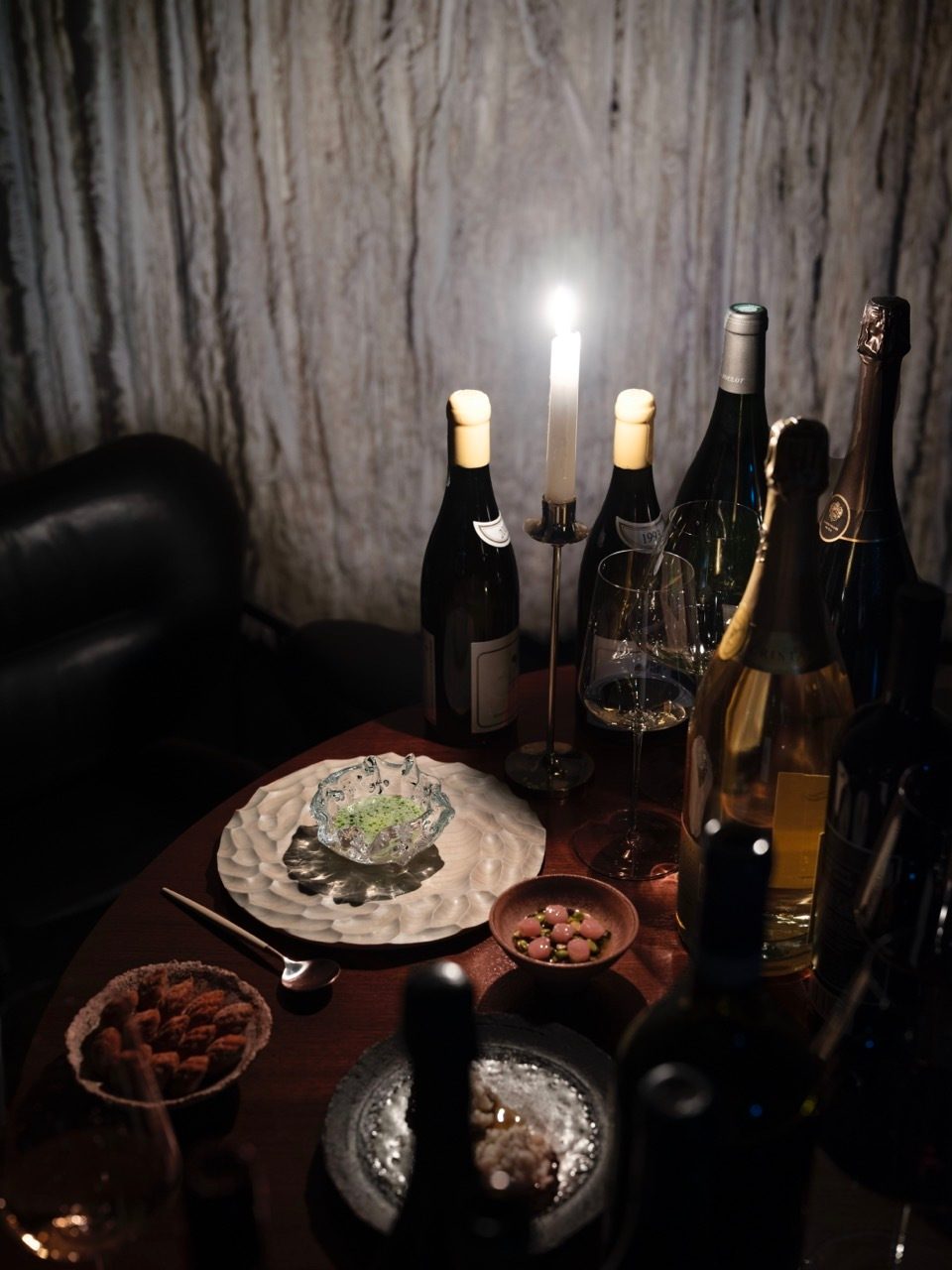 Wine glass, Tableware, Food, Table, Bottle, Drinkware, Stemware, Dishware, Barware