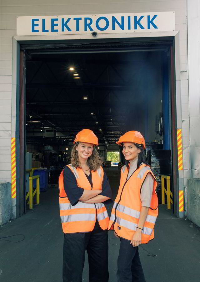 Hard hat, High-visibility clothing, Smile, Workwear, Helmet, Sleeve, Asphalt, Headgear, Engineer, Vest