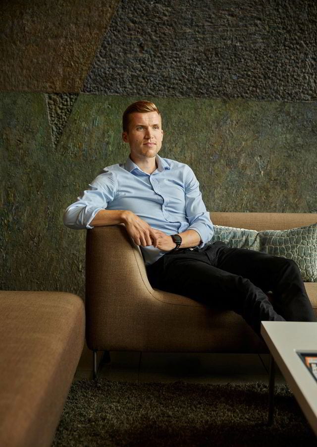 Flash photography, Comfort, Grey, Knee