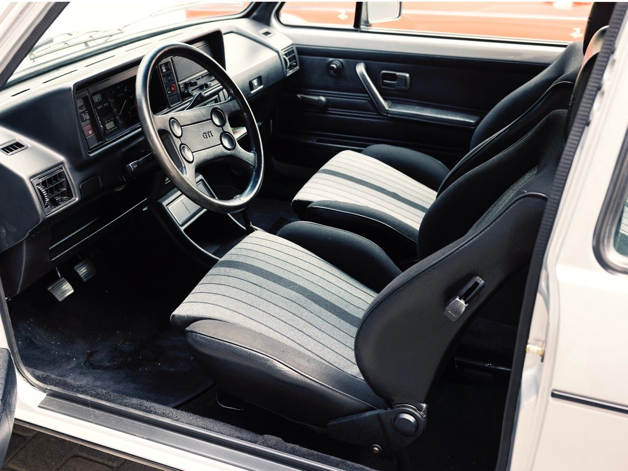 Car seat cover, Gear shift, Motor vehicle, Steering part, Automotive design