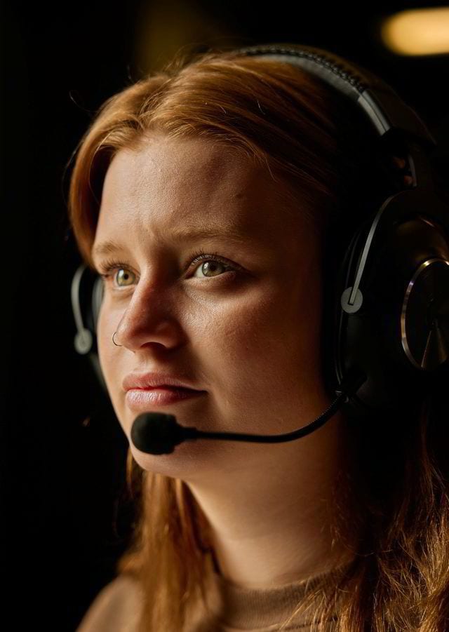 Flash photography, Audio equipment, Nose, Cheek, Lip, Hearing, Eyelash, Ear, Peripheral, Eyewear