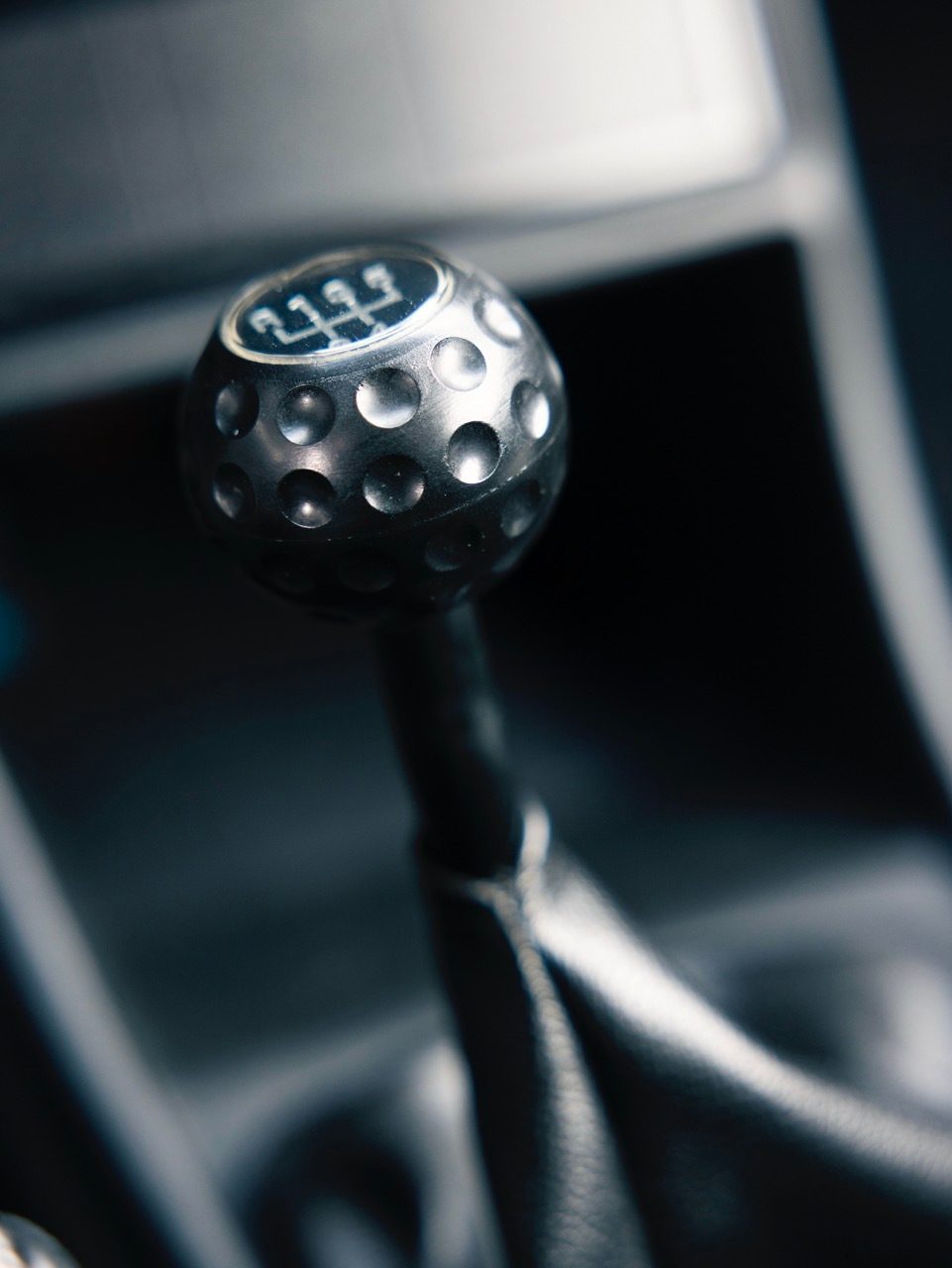 Personal luxury car, Gear shift, Automotive lighting, Motor vehicle, Steering wheel, Hood