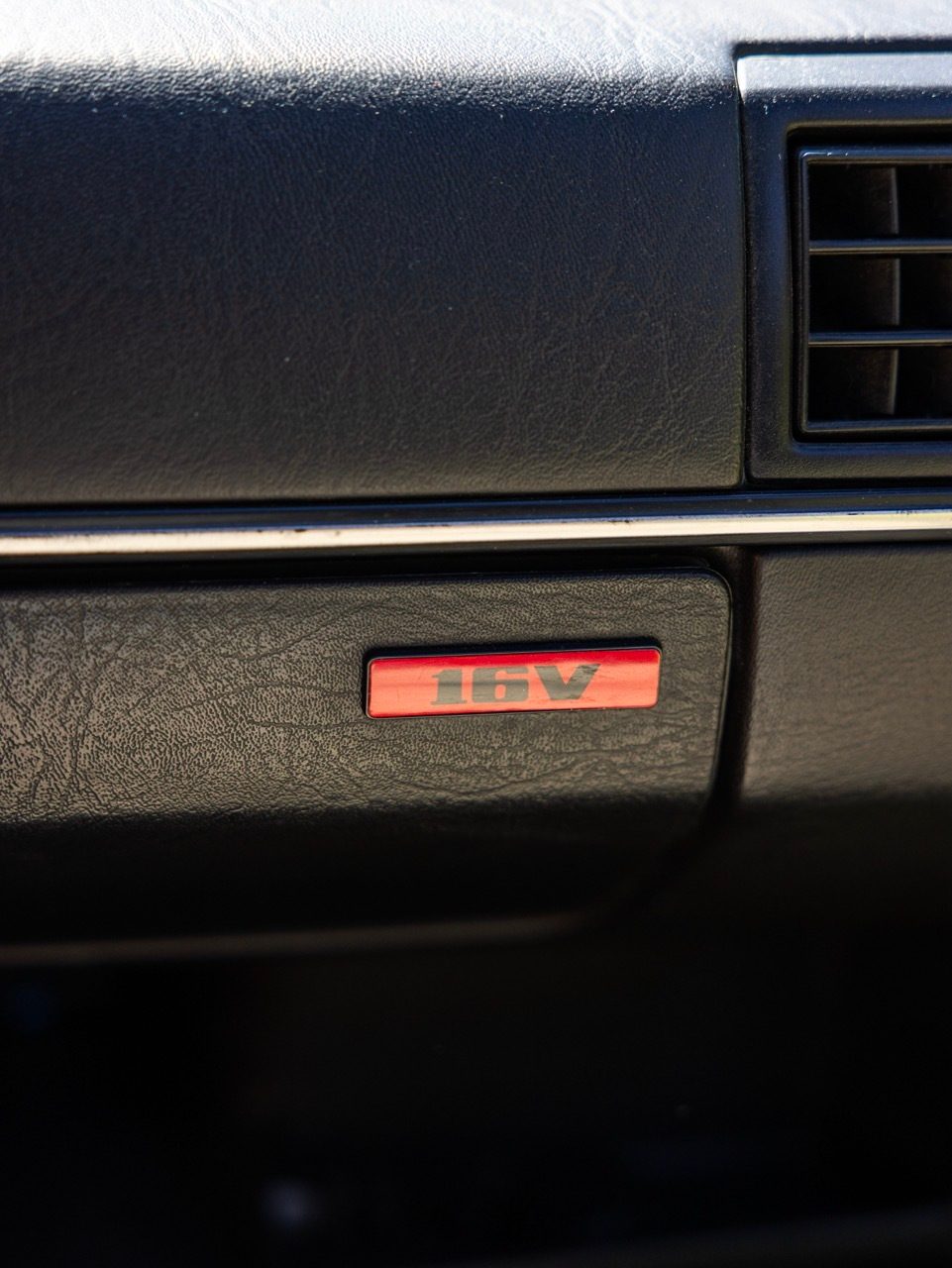Personal luxury car, Automotive lighting, Grille, Hood, Vehicle, Bumper
