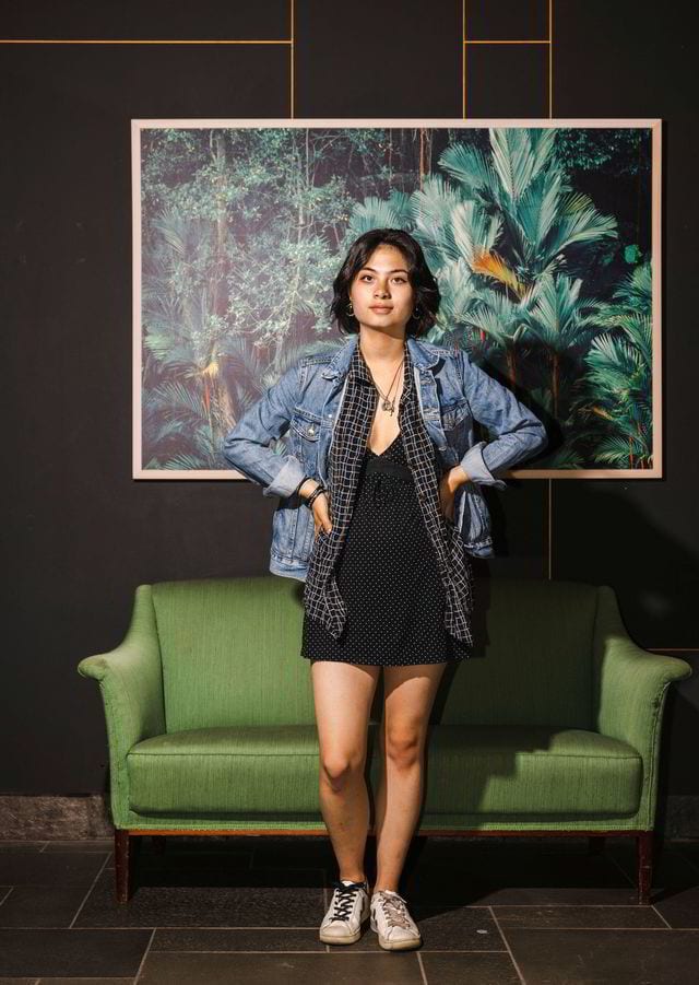 Flash photography, Picture frame, Green, Thigh