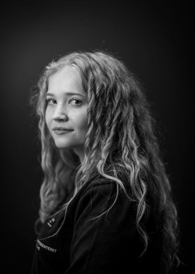 Flash photography, Hair, Face, Head, Lip, Eyebrow, Eye, Jaw, Grey, Style