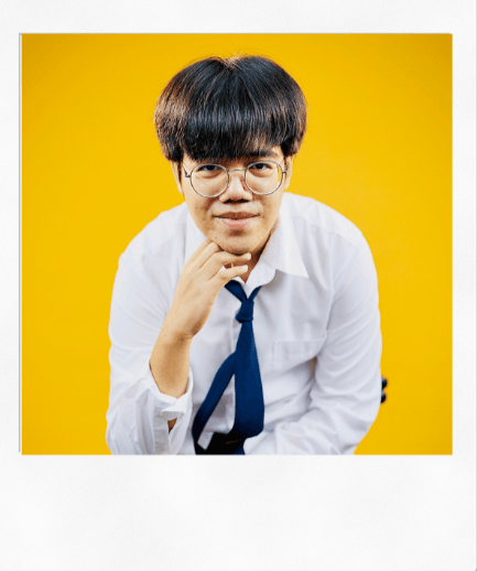 Dress shirt, Human body, Smile, Eye, Jaw, Sleeve, Gesture, Happy, Collar, Tie