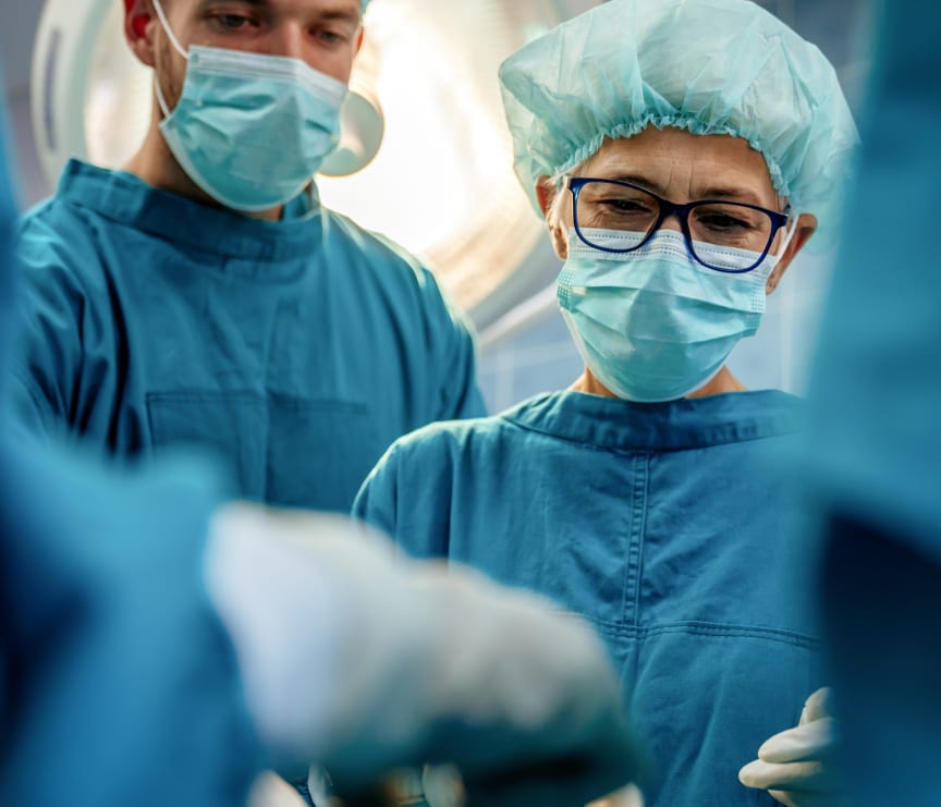 Health care provider, Medical procedure, Eye, Scrubs, Surgeon, Green, Organ, Blue