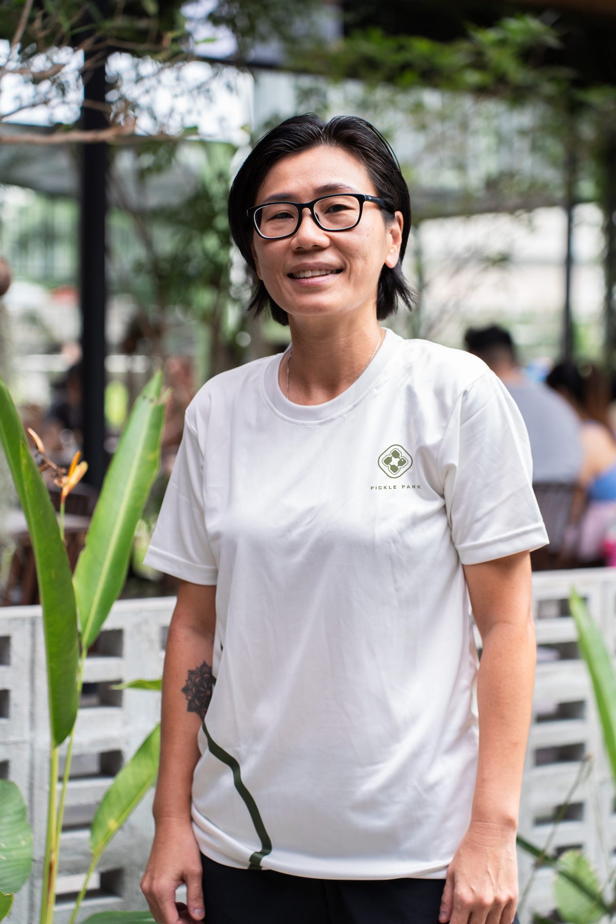 Vision Care, Black hair, Facial expression, Active Shirt, Eyewear, Sleeve, Glasses, Happiness, Smile, Spring