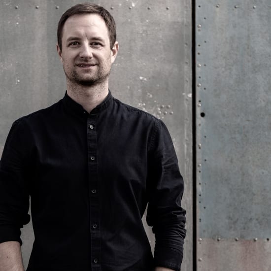 Dress shirt, Human body, Forehead, Chin, Smile, Beard, Neck, Sleeve, Grey, Collar