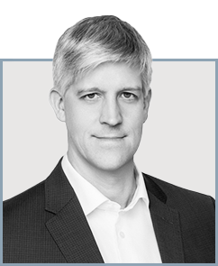 Forehead, Chin, Eyebrow, Jaw, Sleeve, Collar