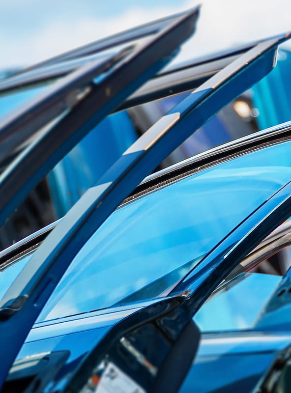 Motor vehicle, Automotive lighting, Hood, Azure, Grille, Sky, Line