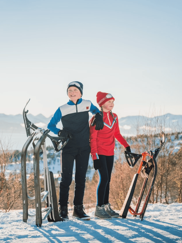 People in nature, Outdoor recreation, Sky, Smile, Mountain, Snow, Travel, Slope, Leisure, Fun