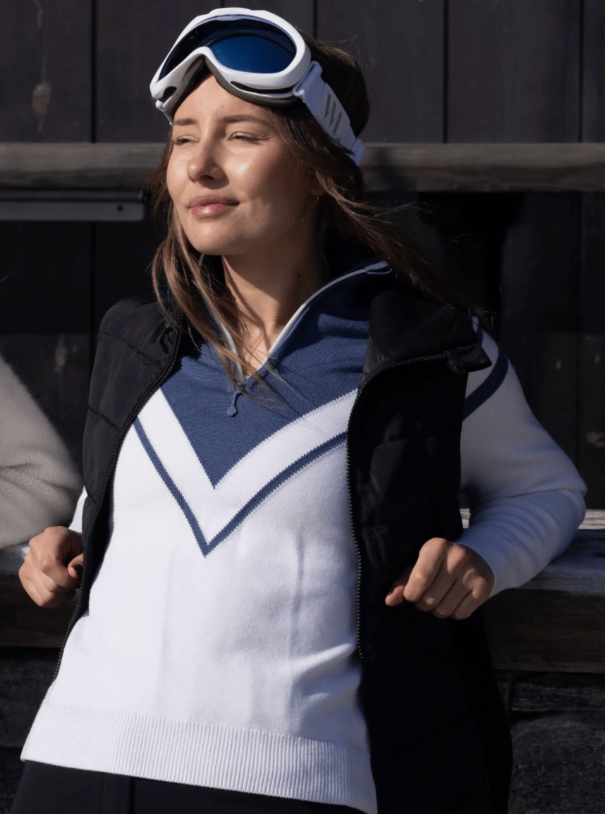 Street fashion, Baseball cap, Sleeve, Eyewear, Goggles, Gesture, Headgear, Cool, Sportswear