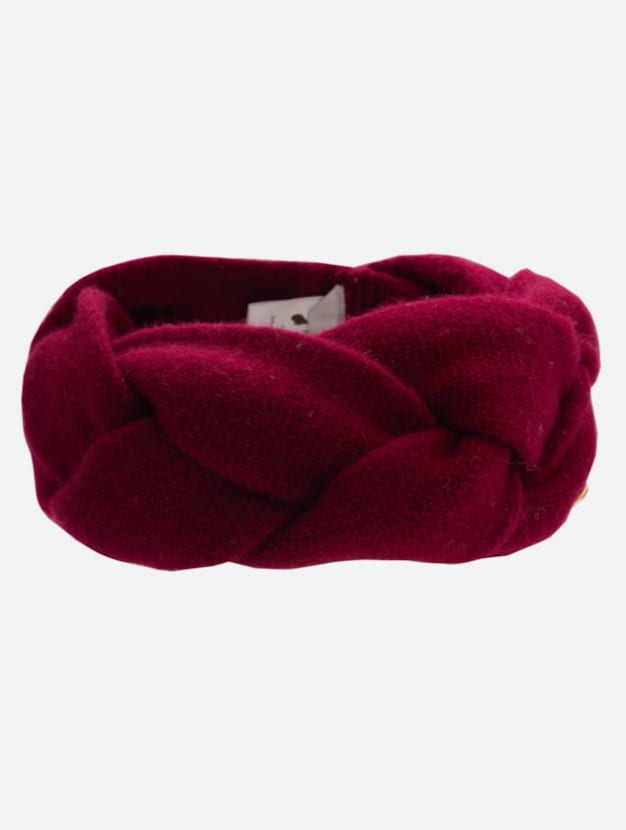 Clothing, Outerwear, Shoe, Cap, Comfort, Sleeve, Finger, Hat, Collar, Headgear
