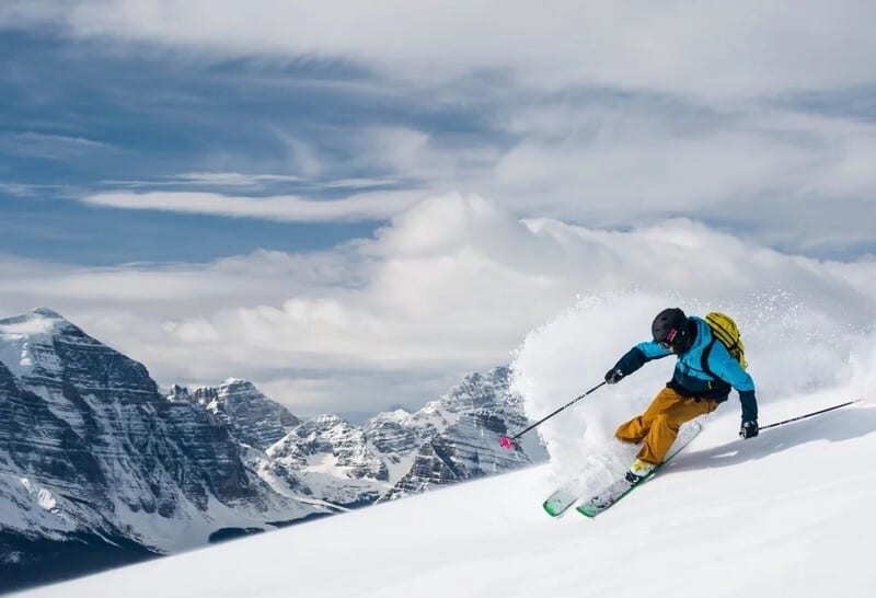 Sports equipment, Outdoor recreation, Ice cap, Cloud, Mountain, Snow, Sky, Slope, Terrain