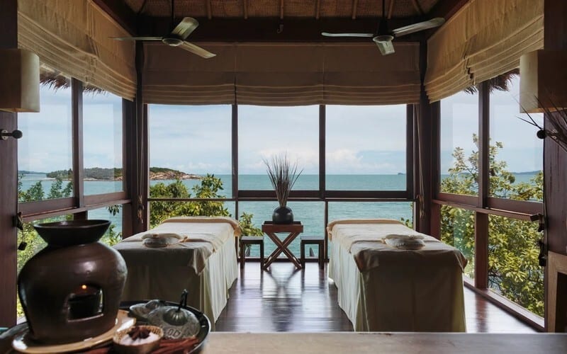 Interior design, Living room, Furniture, Property, Table, Sky, Plant, Building, Shade, Water