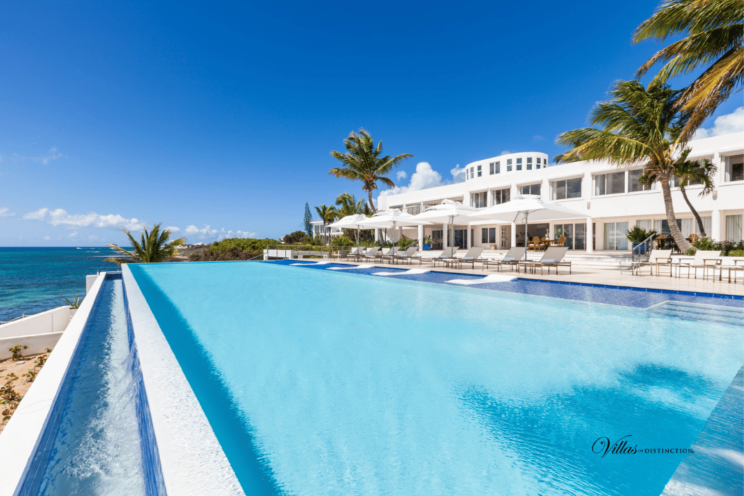 Swimming pool, Seaside resort, Water, Sky, Building, Daytime, Property, Tree, Azure, Plant
