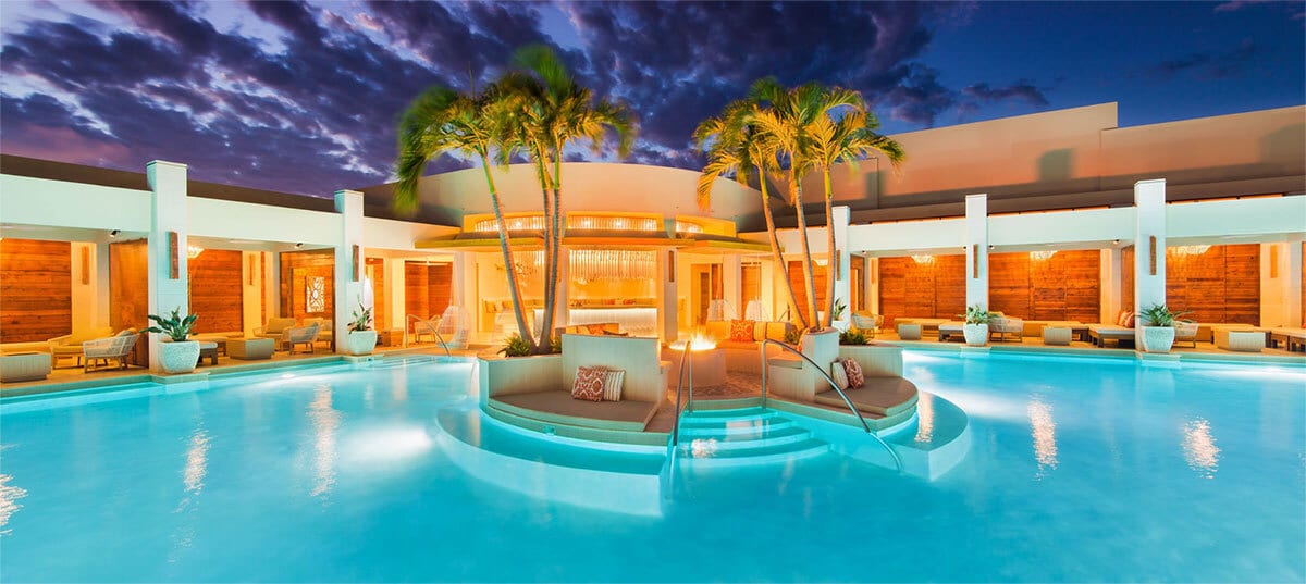 Swimming pool, Outdoor furniture, Water, Cloud, Property, Sky, Building, Sunlounger, Tree, Leisure
