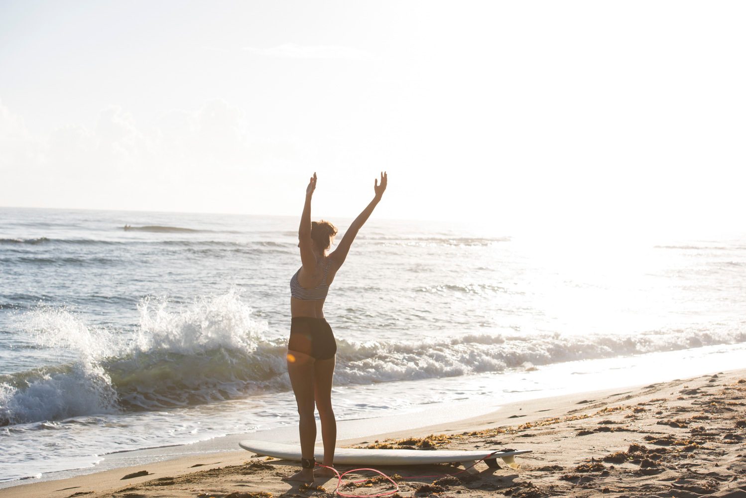 People in nature, Flash photography, Water, Sky, Leg, Beach, Happy, Sunlight, Gesture