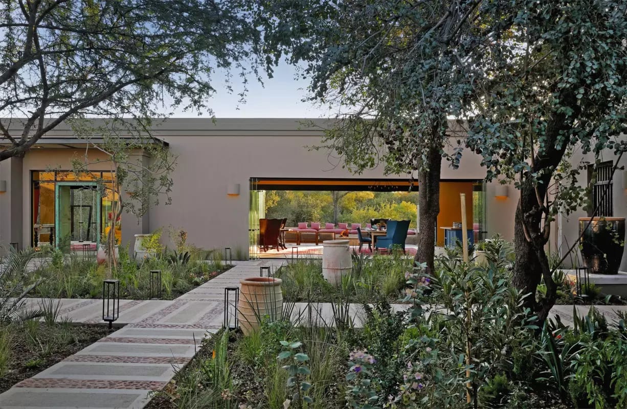 Urban design, Residential area, Plant, Tree, Building, Shade, Sky