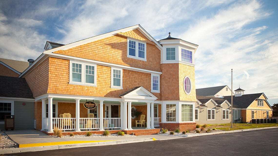 Residential area, Sash window, Home, House, Facade, Roof, Door, Siding, Cottage