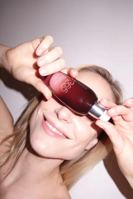 Vision care, Nose, Skin, Lip, Chin, Hand, Eyebrow, Shoulder, Eyelash, Mouth