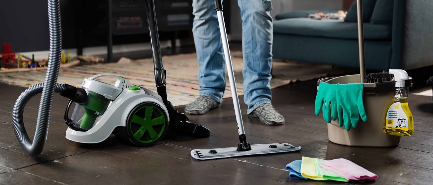 Automotive tire, Motor vehicle, Jeans, Shoe, Wheel, Leg, Flooring, Floor