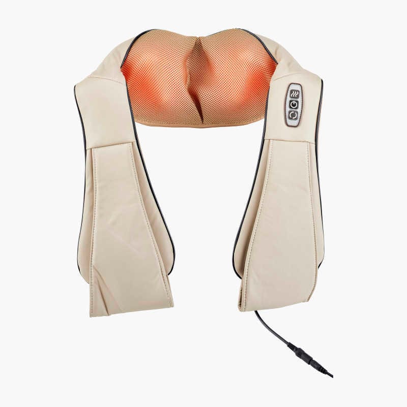 Sleeve, Gesture, Bag, Collar, Sportswear, Thigh