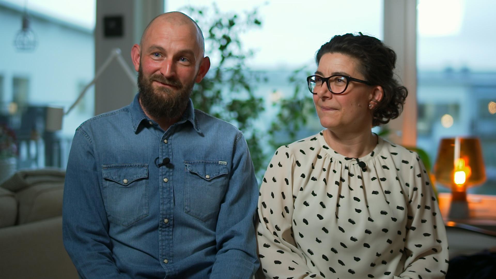 Dress shirt, Beard, Sleeve, Eyewear, Gesture, Collar