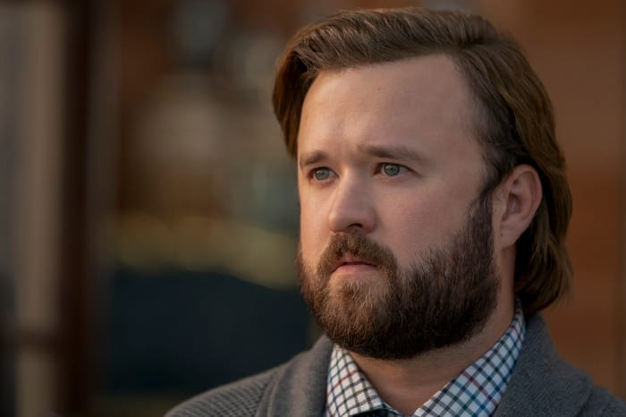 Dress shirt, Clothing, Forehead, Nose, Chin, Eyebrow, Beard, Eyelash, Neck