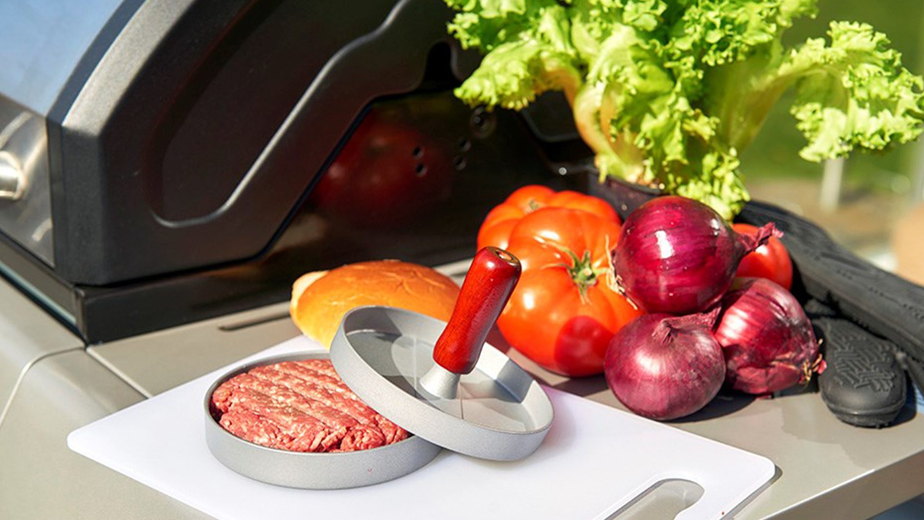 Kitchen utensil, Plum tomato, Natural foods, Food, Tableware, Ingredient, Recipe, Dishware, Plant, Table