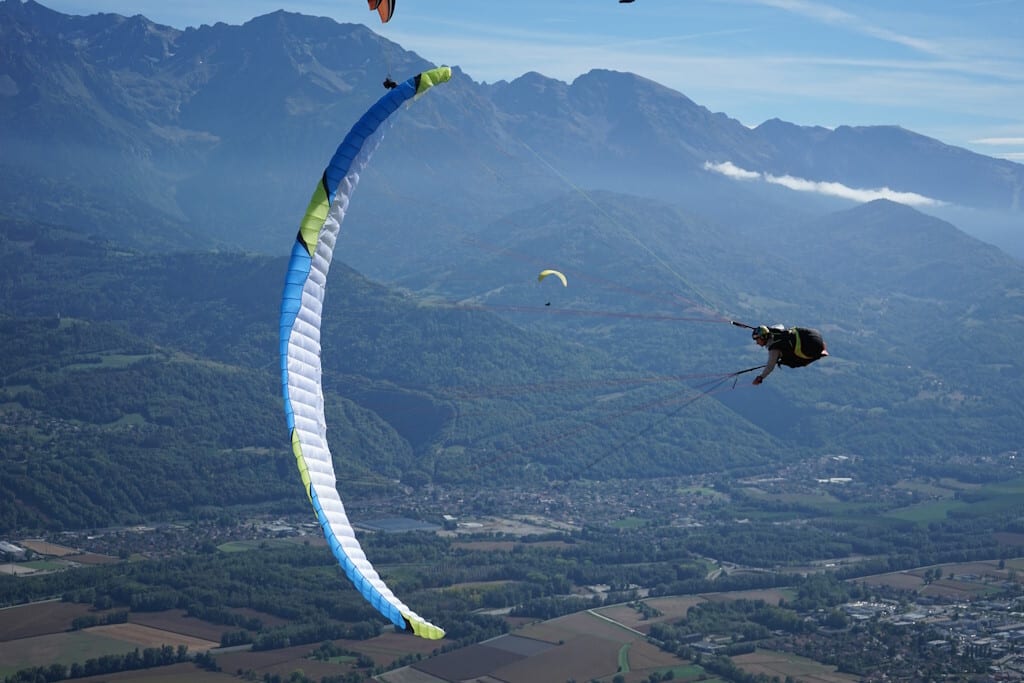 Paragliding, Acro