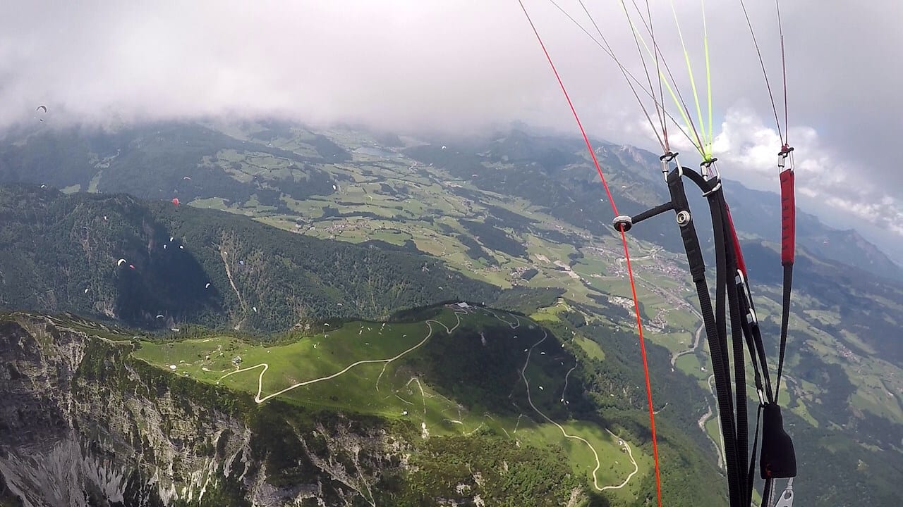 Atmospheric phenomenon, Cloud, Sky, Mountain, Slope, Parachute, Paragliding, Fog