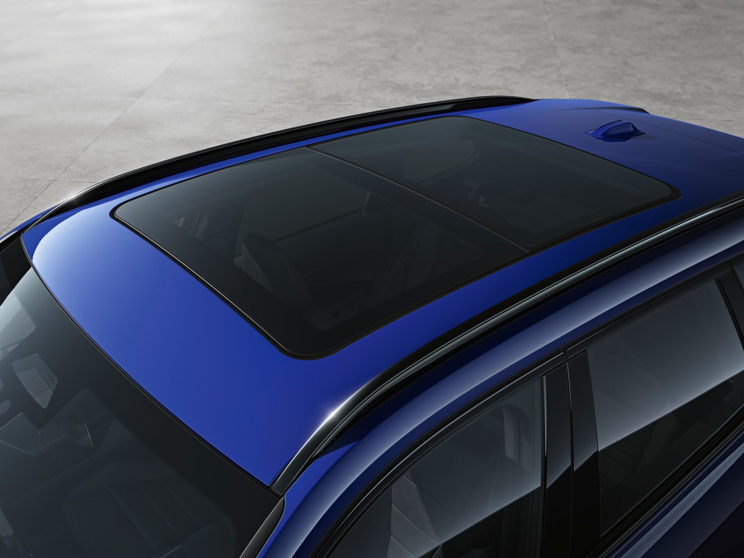 Mode of transport, Personal luxury car, Automotive lighting, Motor vehicle, Hood